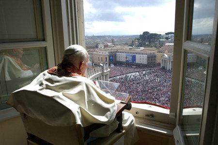 Jan Paweł II udziela błogosławieństwa Urbi et Orbi, Wielkanoc, 27 marca 2005.