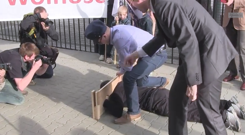 ambasada_Fr-130429-sg