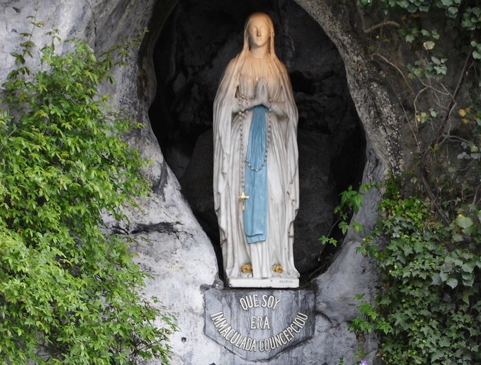 lourdes figure of blessed virgin mary