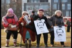 Zwykle dlatego, iż jest to dla nas z jakichś względów wygodne lub przydatne. Podam dwa przykłady z wczorajszego dnia [27.02.2016]. W Warszawie odbył się marsz KOD-u w obronie Lecha Wałęsy. […]