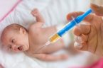 Sąd Rejonowy dla Warszawy Pragi-Północ uznał, że rodzicie mieli prawo odmówić szczepienia dziecka w pierwszej dobie po narodzinach. Wydając wyrok Sąd przypomniał rozporządzenie ministra zdrowia, że szczepionka może być podana do […]