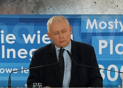 Portal dorzeczy.pl napisał, że było to „mocne wystąpienie” prezesa Kaczyńskiego. Zachowując wierność retoryce okrągłostołowej prorządowy portal użył w stosunku do targowicy z PO – stronnictwa pruskiego –  bardzo ładnej, lecz […]
